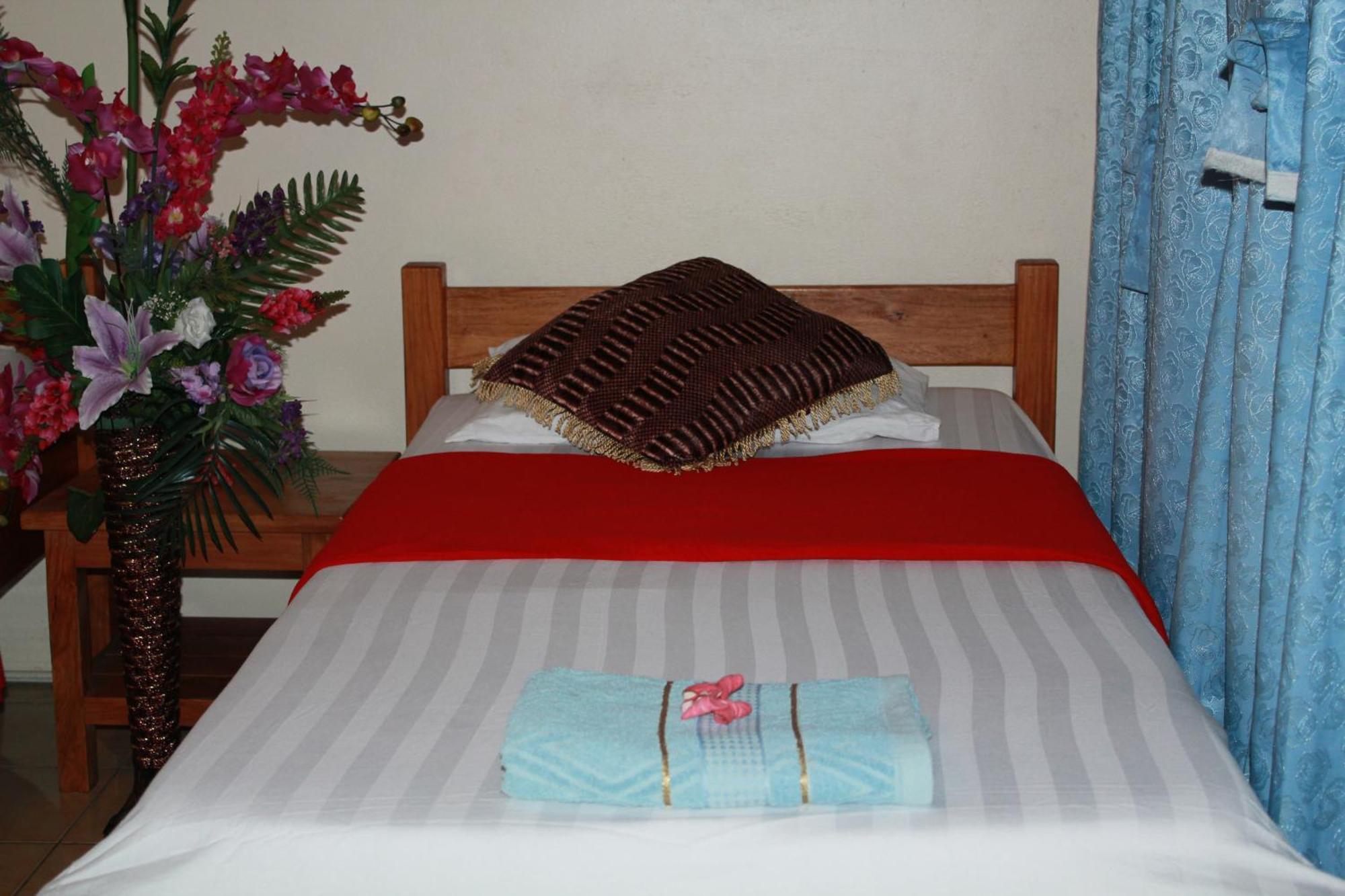 Pacific Paradise Motel Port Vila Exterior photo