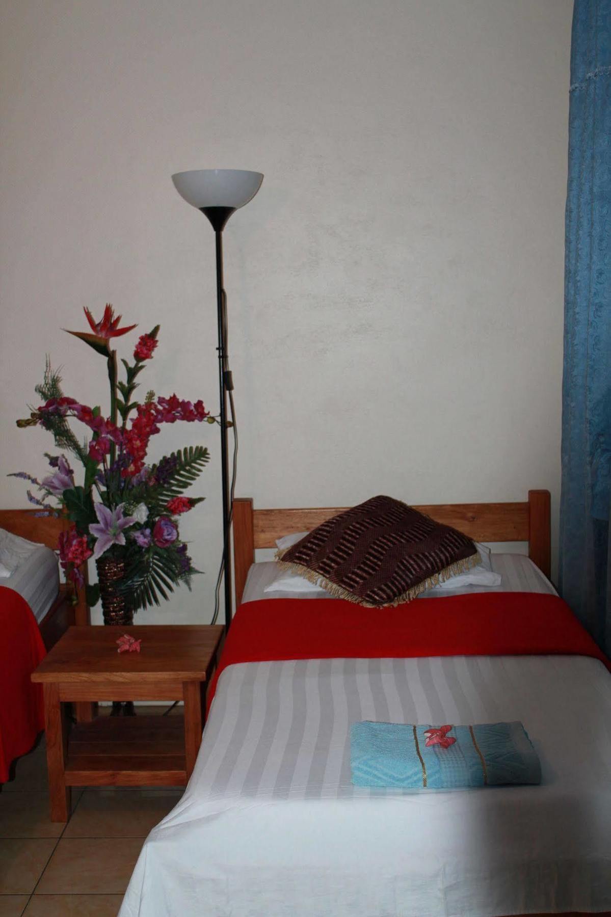 Pacific Paradise Motel Port Vila Exterior photo