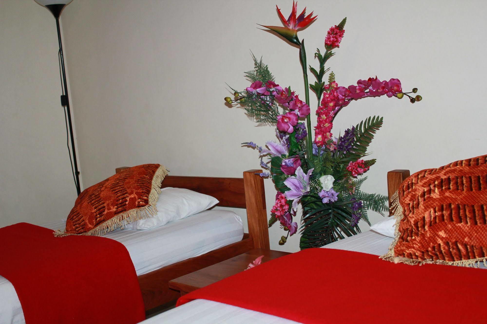 Pacific Paradise Motel Port Vila Exterior photo